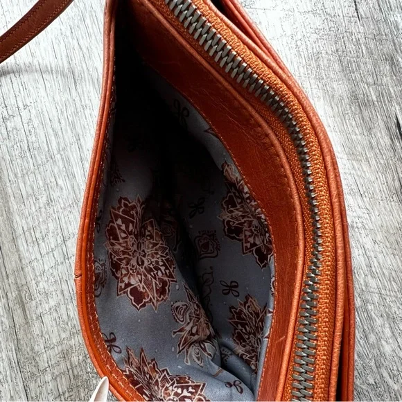 NWT HOBO Convertible Crossbody Clutch - Picture 13 of 16